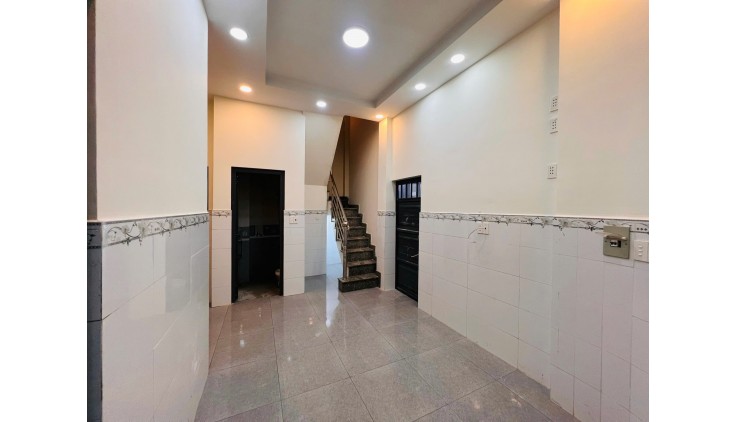 Cần Bán Gấp Nhà 34m2,4T, 5PKK, Lô Góc, Trần Hưng Đạo, P PNL, Q1, Chỉ 8,2 Tỷ